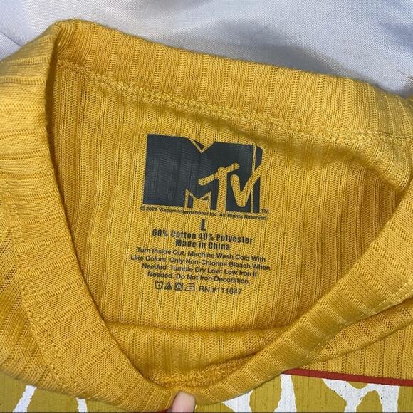 Juniors' MTV T-Shirt Giraffe Print Graphic Baby Tee LARGE, Ochre/mustard yellow - Picture 8 of 9